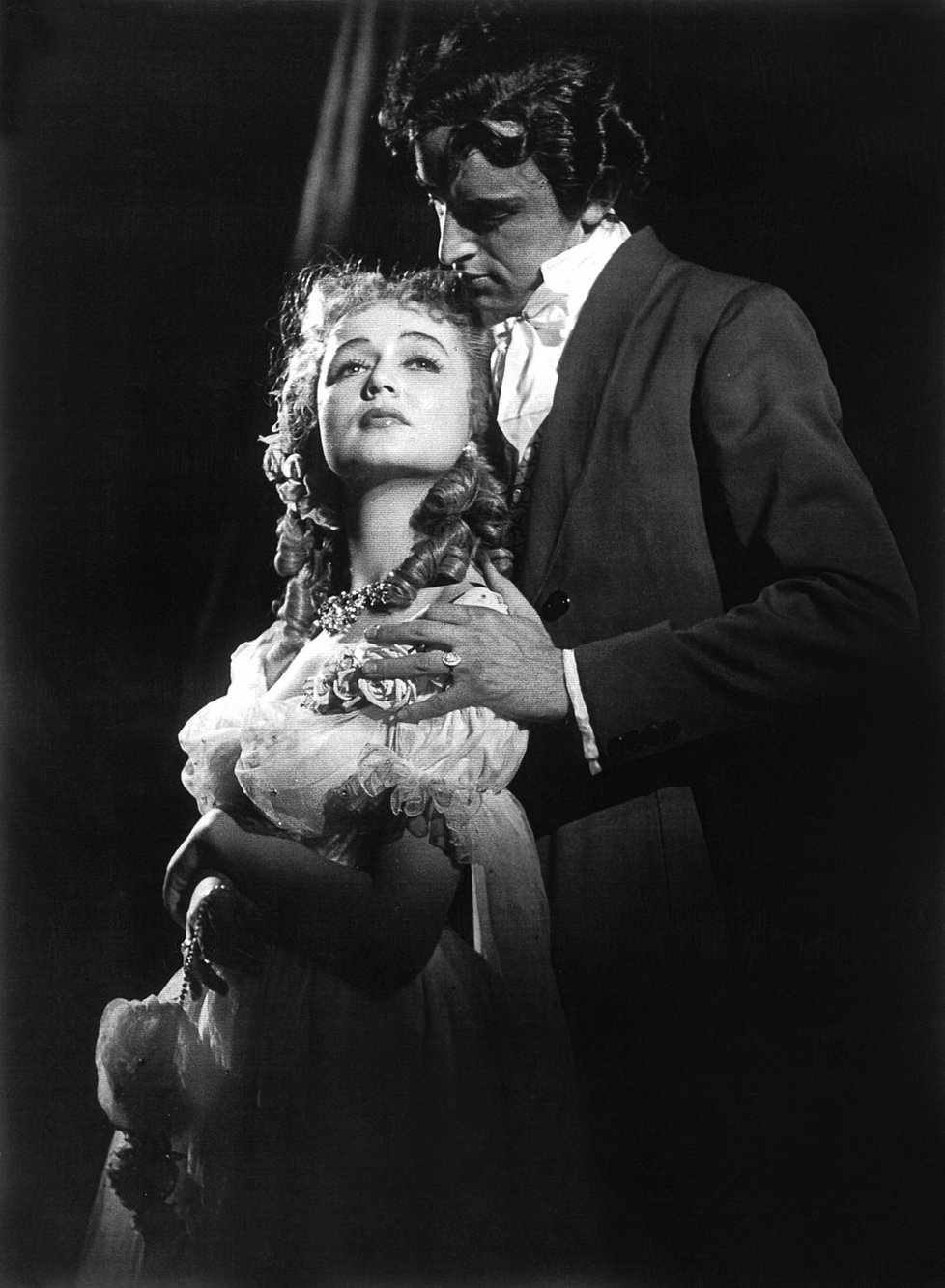 1954: Blanka Bohdanová jako Manon Lescaut v inscenaci pardubického divadla.