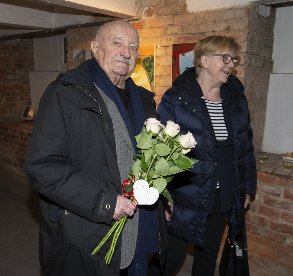 Herec Josef Somr (85) přišel pogratulovat v doprovodu manželky Jaroslavy.