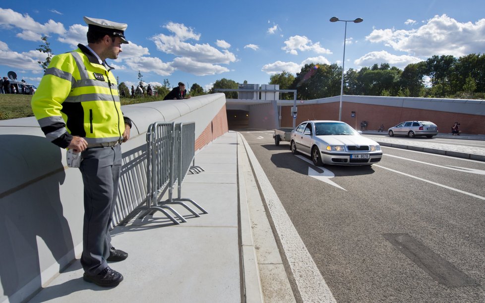 Tunel Blanka vyzkoušeli první řidiči v září 2015.