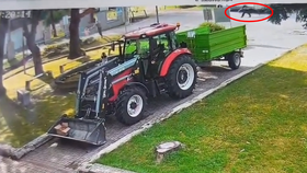 Medvěd v ulicích slovenské obce Blatnica