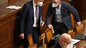Premiér Andrej Babiš a ministr zdravotnictví Jan Blatný v Poslanecké sněmovně při dalším projednávání o prodloužení nouzového stavu (26. 2. 2021)