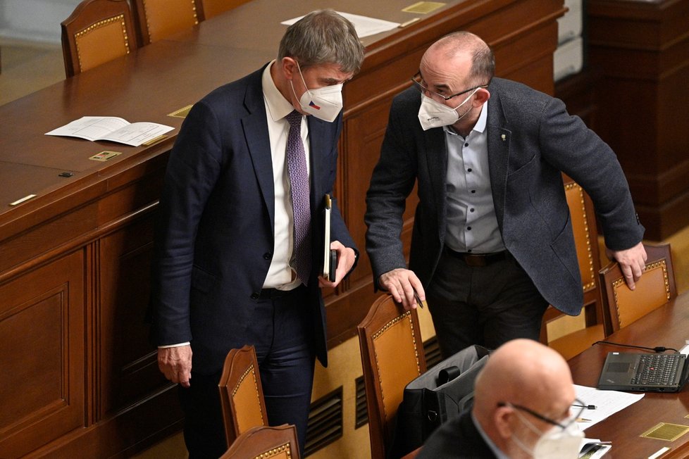 Premiér Andrej Babiš a ministr zdravotnictví Jan Blatný v Poslanecké sněmovně při dalším projednávání o prodloužení nouzového stavu (26. 2. 2021)