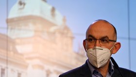 Ministr zdravotnictví Jan Blatný (za ANO) na tiskové konferenci po jednání vlády (13. 1. 2021)