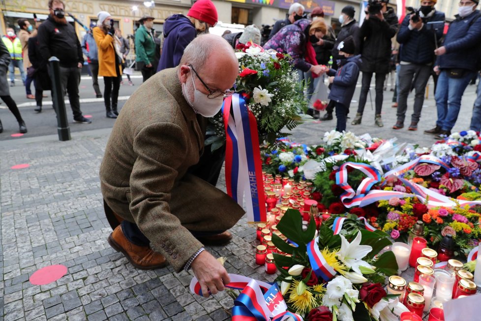 Ministr zdravotnictví Jan Blatný (za ANO) na Národní třídě (17. 11. 2020)