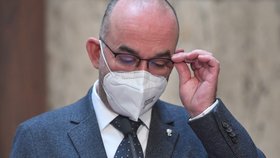Ministr zdravotnictví Jan Blatný (za ANO) na tiskové konferenci 7. dubna 2021 v Praze