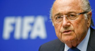 Blatterovi otrnulo. Zvažuje, že ve vedení FIFA zkusí setrvat