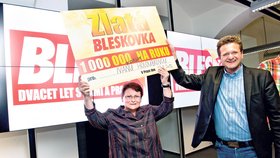 Šek na rovných milion korun předal Ivaně Holoubkové šéfredaktor a ředitel skupiny Blesk Pavel Šafr