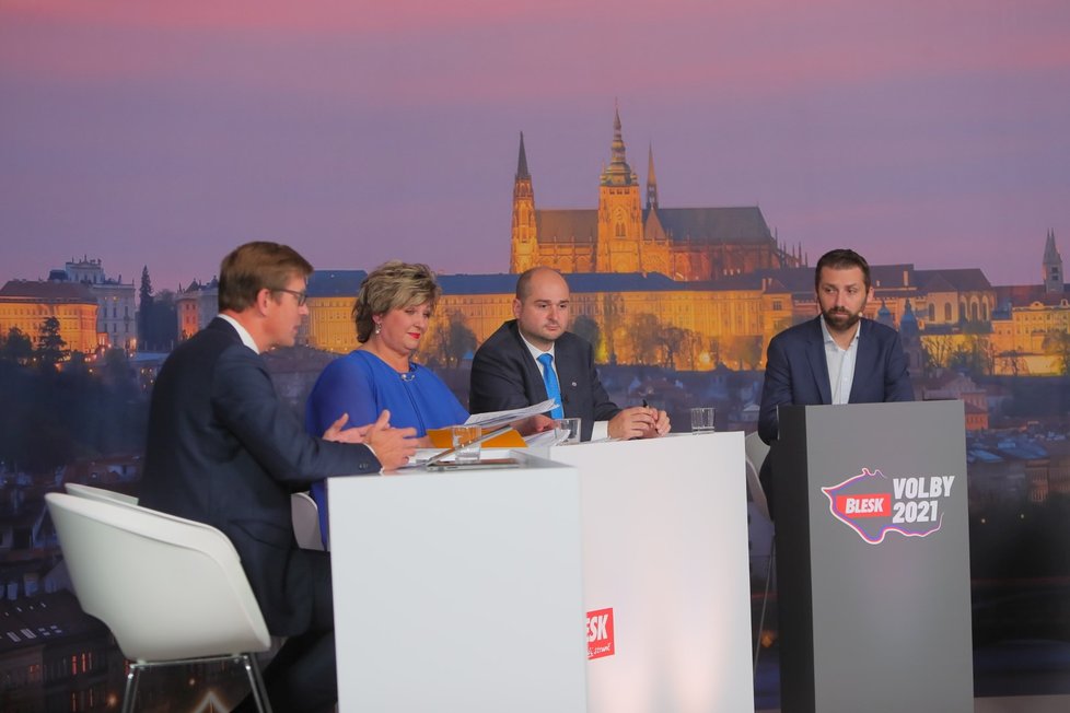 Debata Blesku o bydlení a dopravě (30. 9. 2021): Zleva Martin Kupka (ODS), Věra Kovářová (STAN), Ondřej Polanský (Piráti) a moderátor Jaroslav Šimáček