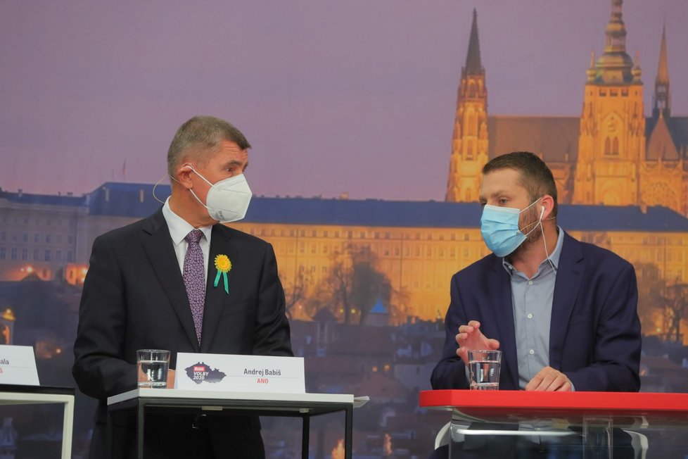 Superdebata Blesku (30. 9. 2020): Zleva Andrej Babiš (ANO) a moderátor Jaroslav Šimáček