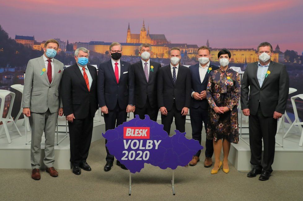 Superdebata Blesku (30. 9. 2020): Zleva Vít Rakušan (STAN), Vojtěch Filip (KSČM), Petr Fiala (ODS), Andrej Babiš (ANO), Jaroslav Šimáček, Vera Renovica, Ivan Bartoš (Piráti), Marian Jurečka (KDU-ČSL), Markéta Pekarová Adamová (TOP 09), Jan Hamáček (ČSSD)