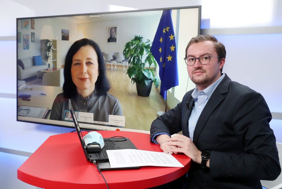 Eurokomisařka Věra Jourová (ANO) v rozhovoru s redaktorem Blesku Jakubem Tomkem (22. 2. 2021)