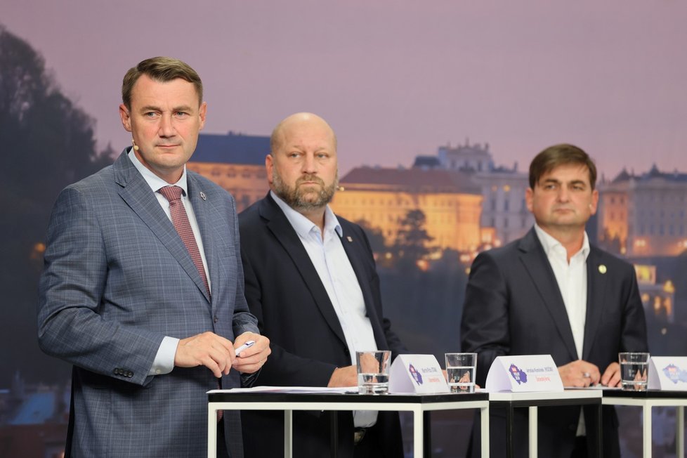 Krajská debata Blesku o dopravě: Zleva Martin Půta (STAN), Jaroslav Komínek (KSČM) a Martin Červíček (ODS)