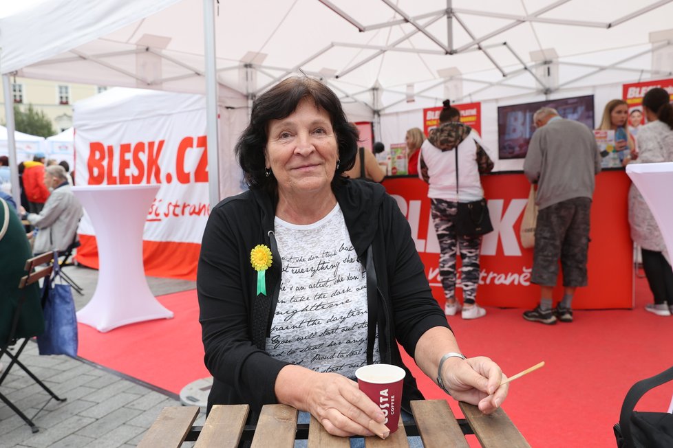 Až z Jihlavy, která je více než 100 km vzdálená od Brna, přijela na Blesk Ordinaci paní Dagmar Horká (65). Všechna vyšetření měla v pořádku a odpočinula si v Blesk zóně u šálku dobré kávy.