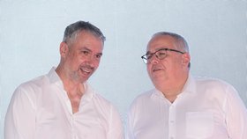 Šéfredaktor Blesku Radek Lain a generální ředitel Krajské zdravotní Tomáš Hrubý se na pódiu potkávají pravidelně. Chomutovská nemocnice je šestou nemocnicí, která se zapojila do projektu Blesk Ordinace.
