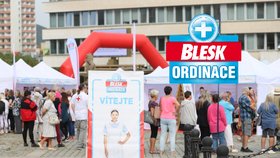 Blesk Ordinace otevřela v Mostě: Se zpěváky a herci honem na prevenci!