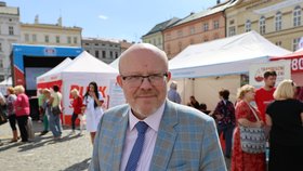 Ministr zdravotnictví Vlastimil Válek podpořil Blesk Ordinaci v Olomouci.