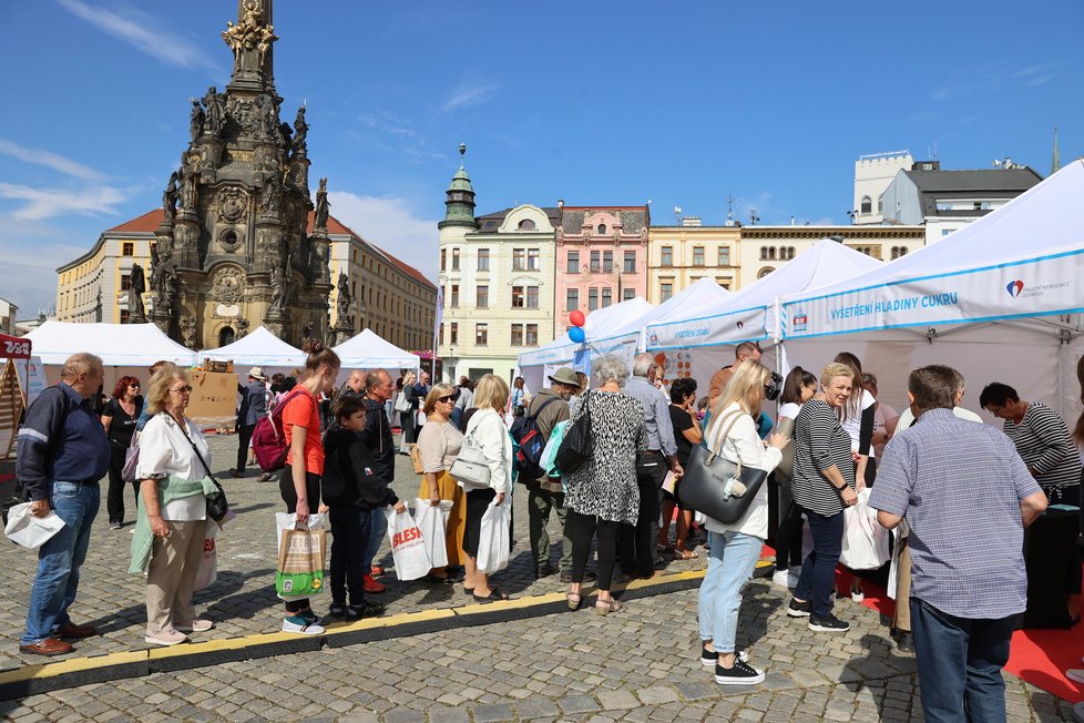 Horní náměstí v Olomouci se během Blesk Ordinace zaplnilo  zájemci o prevenci.