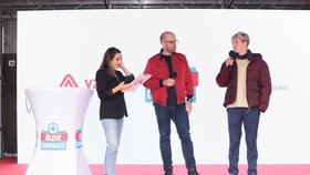 Herci Roman Štabrňák a Matyáš Svoboda s moderátorkou Evou Decastelo.
