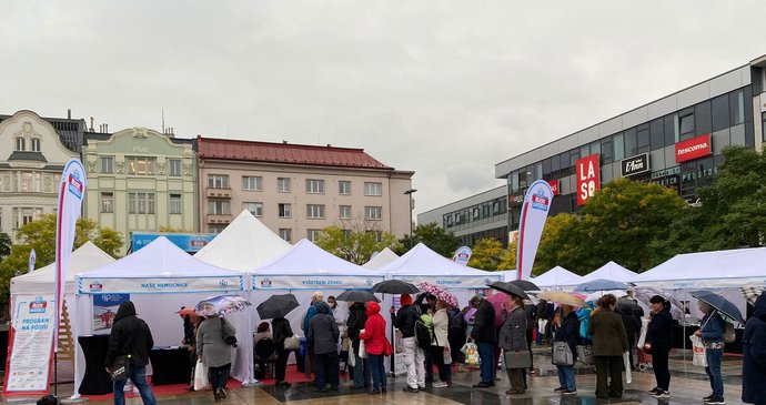 Ostravané i přes nepřízeň počasí zaplnili Masarykovo náměstí a zajímali se o své zdraví.