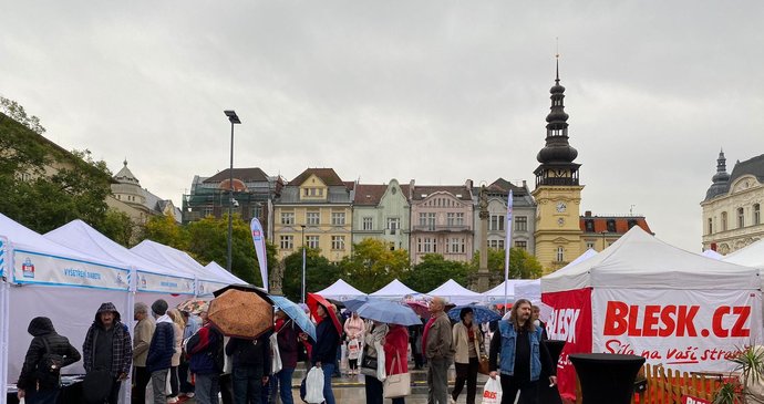 Ostravané i přes nepřízeň počasí zaplnili Masarykovo náměstí a zajímali se o své zdraví.
