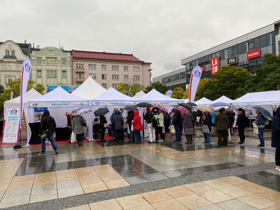 Ostravané i přes nepřízeň počasí zaplnili Masarykovo náměstí a zajímali se o své zdraví.
