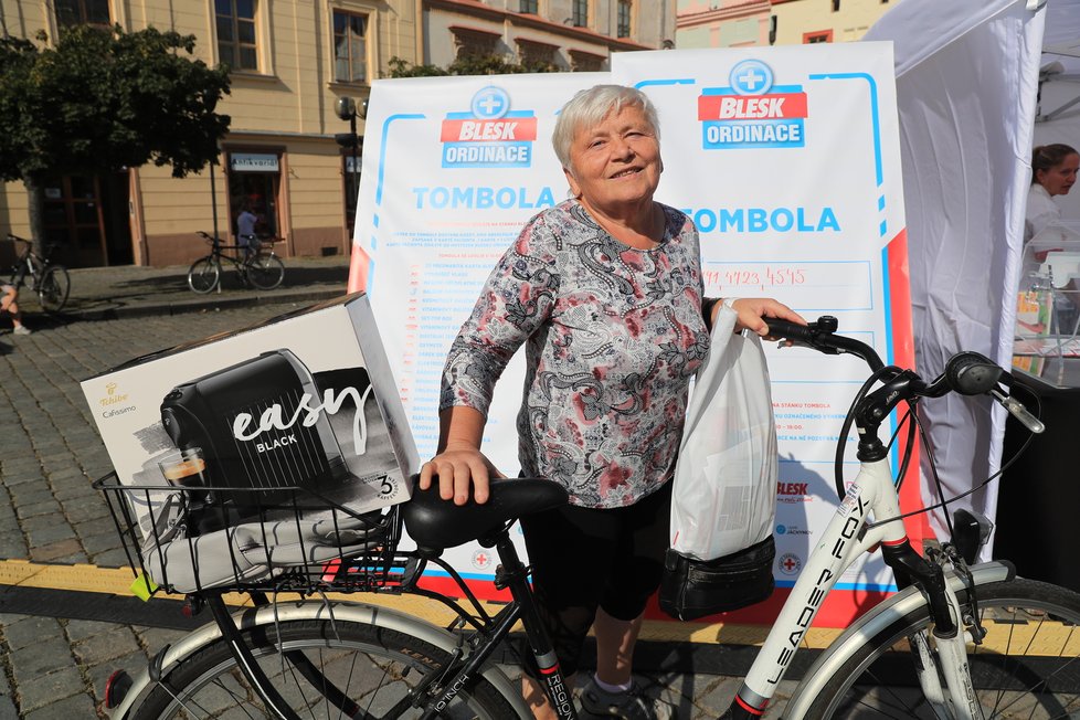 Marie Kučerová během Blesk Ordinace vyhrála kávovar.