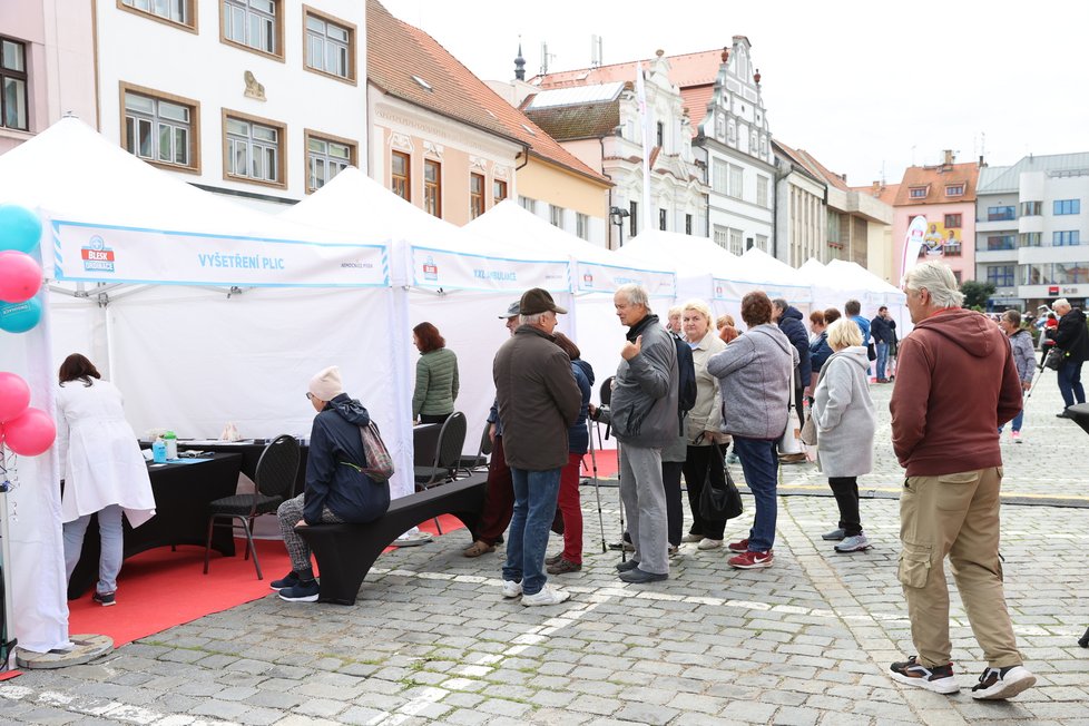 Na Velkém náměstí v Písku otevřela své stánky Blesk Ordinace. Zájem je obrovský.