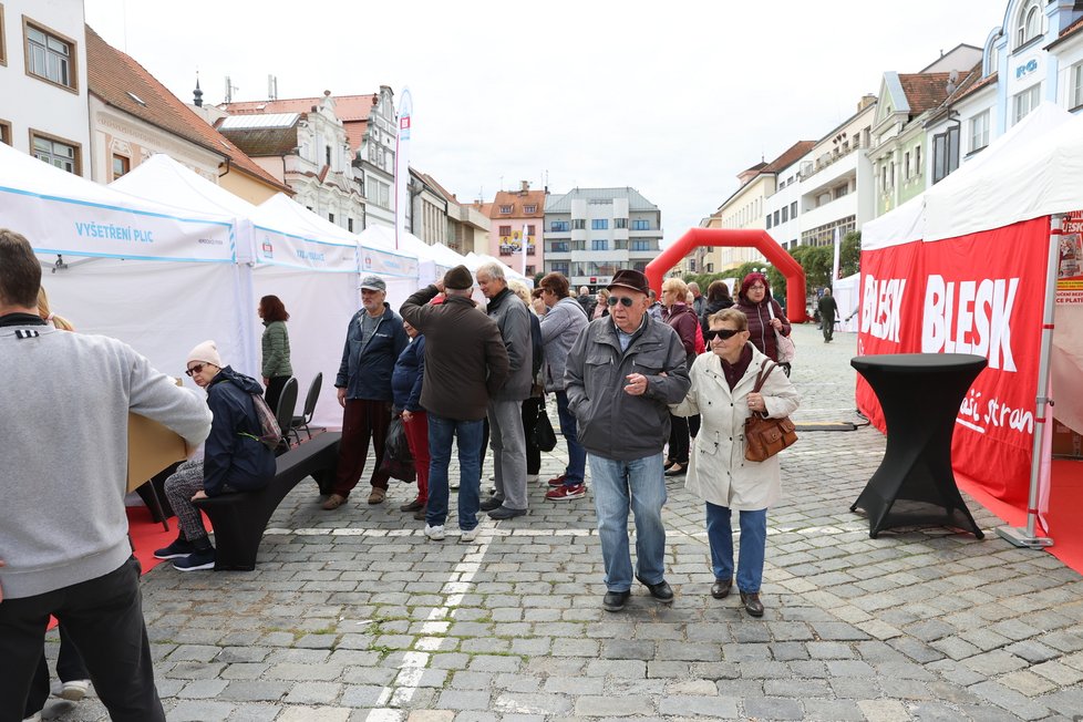 Na Velkém náměstí v Písku otevřela své stánky Blesk Ordinace. Zájem je obrovský.