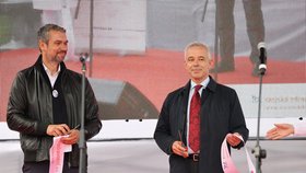 Šéfredaktor Blesku Radek Lain s generálním ředitelem Krajské zdravotní Petrem Malým.