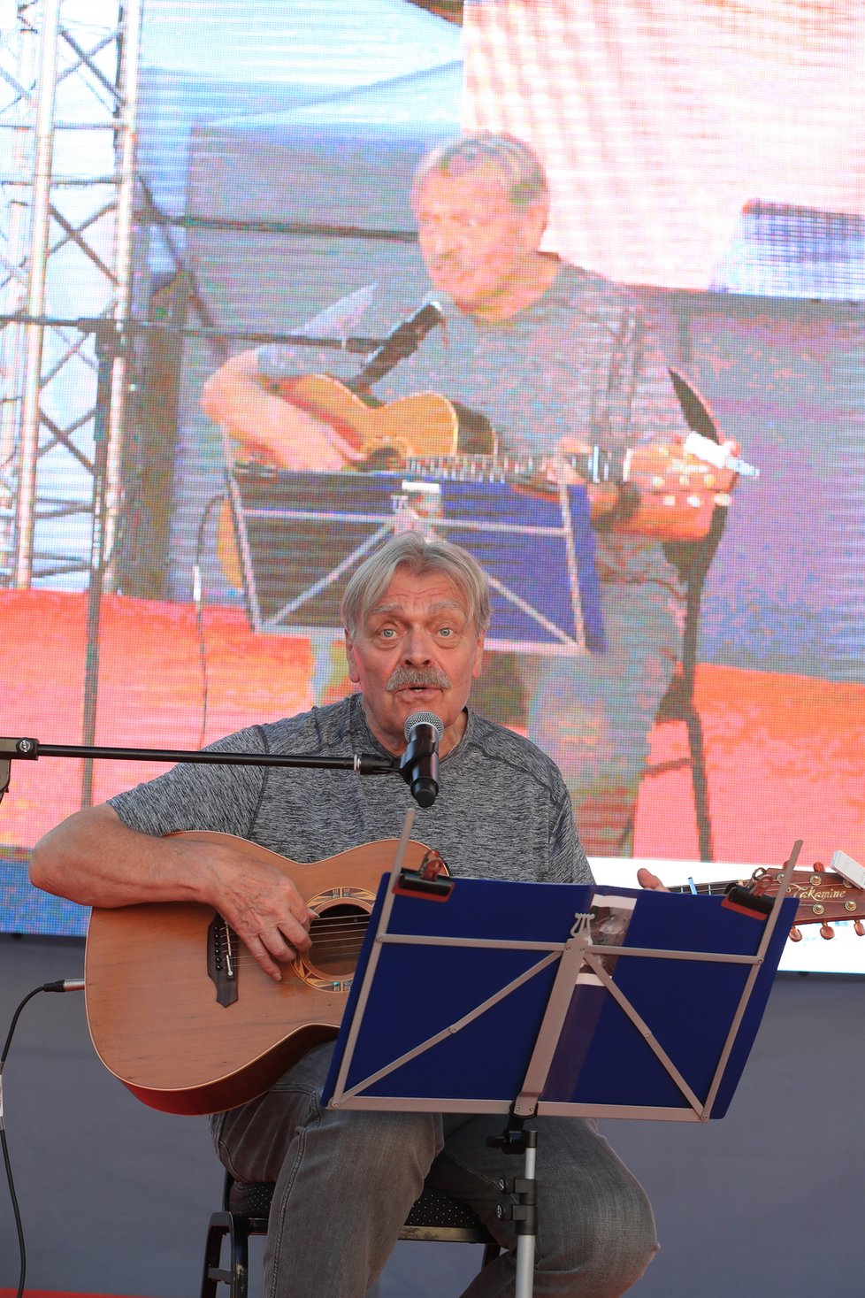 Na akci opět zahraje muzikant Miroslav Paleček.