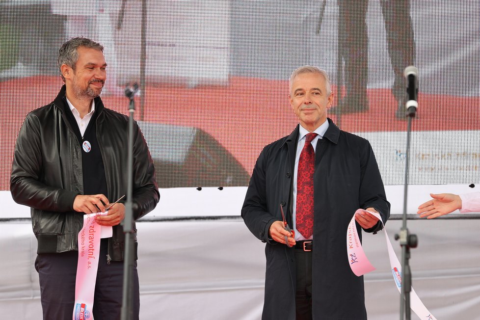 Šéfredaktor Blesku Radek Lain s generálním ředitelem Krajské zdravotní Petrem Malým.