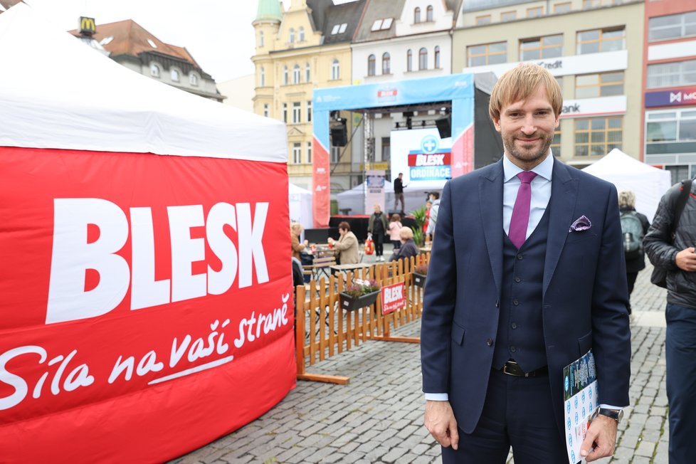 Ministr zdravotnictví Adam Vojtěch Blesk Ordinaci zahajoval.