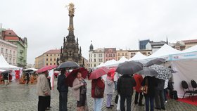 Ani déšť neodradil Olomoučany od návštěvy Blesk Ordinace, kterou na Horním náměstí uspořádal ve spolupráci s olomouckou vojenskou nemocnicí.