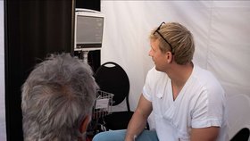 MUDr. Filip Král s největší pravděpodobností zachránil život pěti lidem, které okamžitě odeslal na urgent.