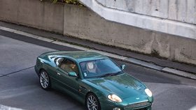 Aston Martin DB7 Vantage Protype V12 vyrobili na konci 90. let. Pod kapotou se mu skrývá dvanáctiválcový motor.