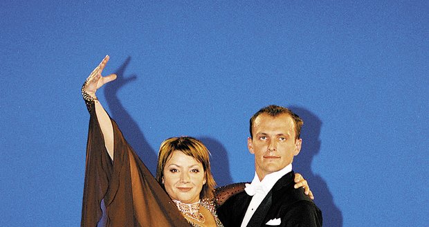 Jan Tománek s moderátorkou Jolanou Voldánovou vystupovali v první řadě StarDance.