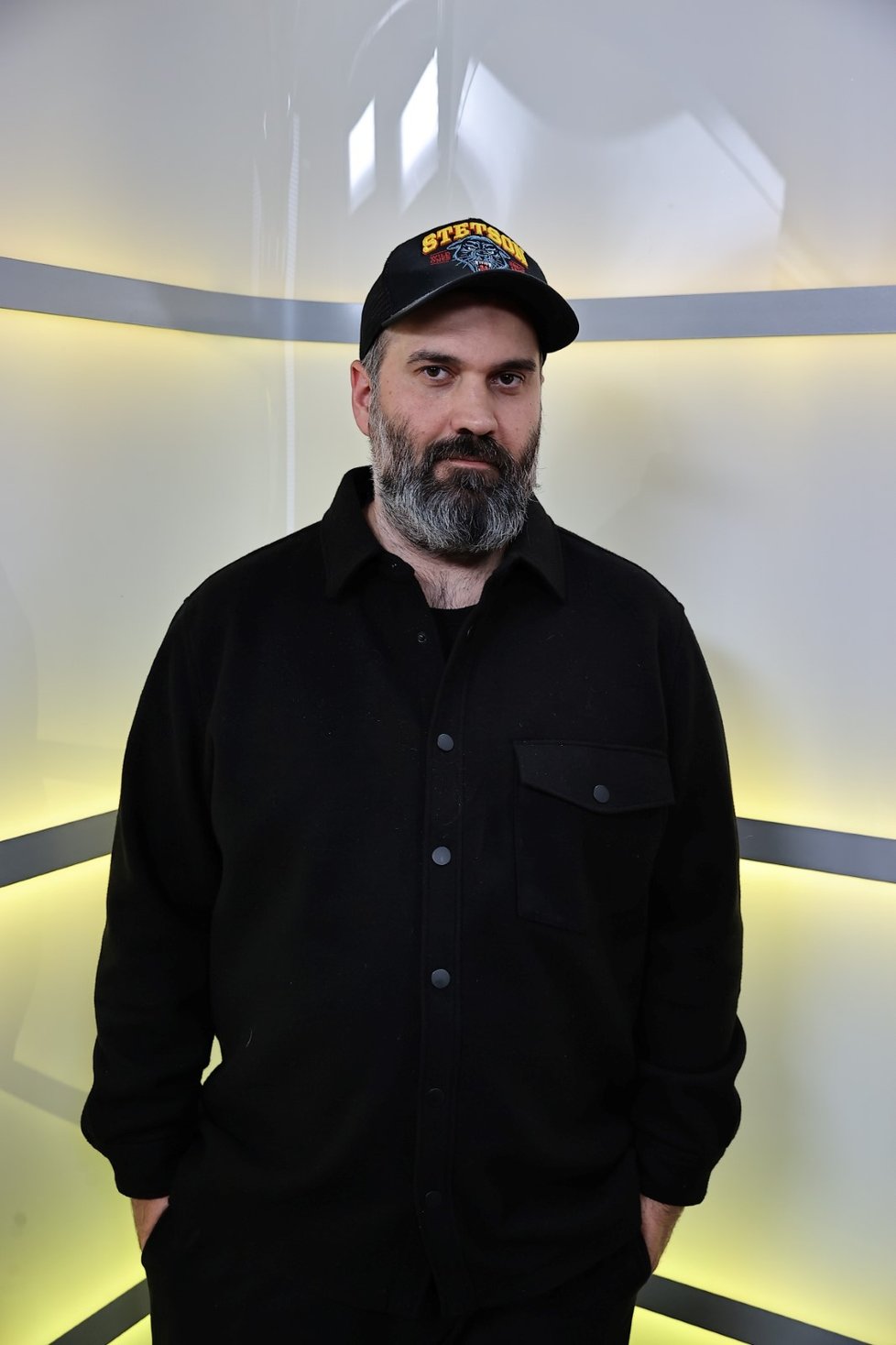 Hostem pořadu Blesk Podcast se stal režisér Michal Samir.