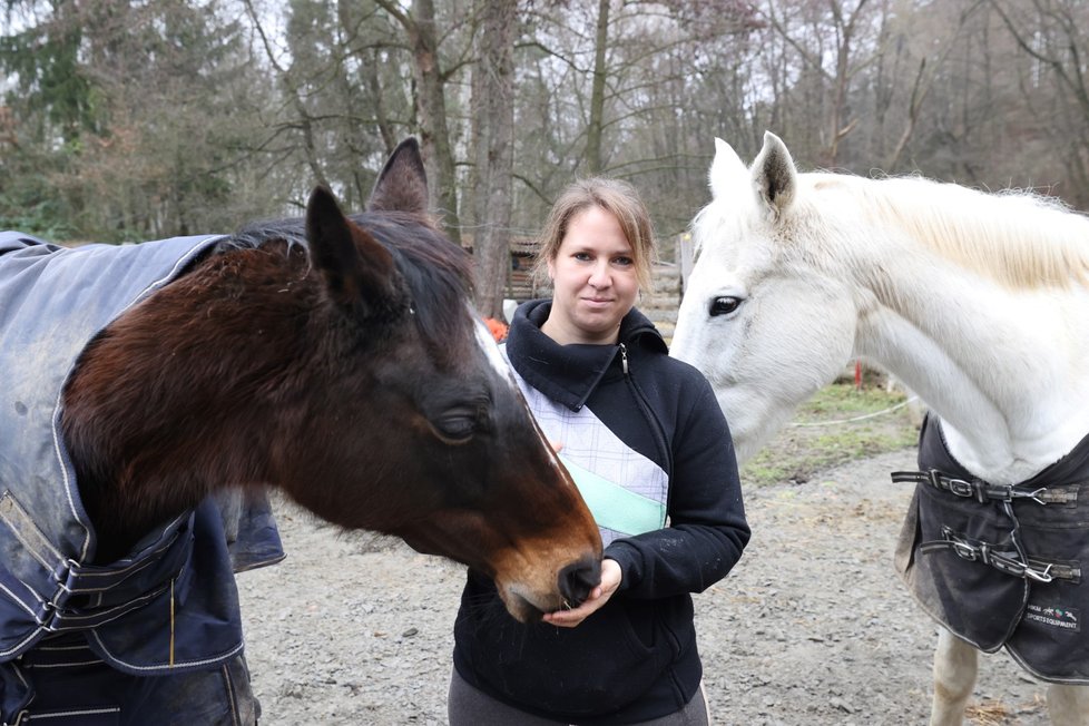 Petra Říhová ze spolku Pinta - druhá šance se stará o opuštěné a týrané koně.