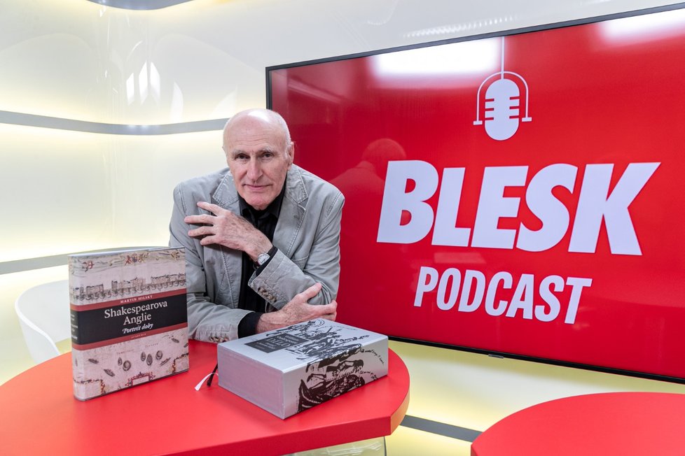 Hostem pořadu Blesk Podcast byl překladatel a spisovatel Martin Hilský.
