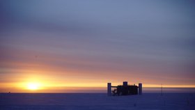 Neutrinová observatoř IceCube naměřila v roce 2016 neutrino s obří energií.