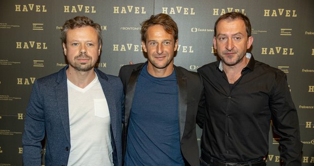 Slávek Horák, Viktor Dvořák a Martin Hofmann při premiéře filmu Havel.