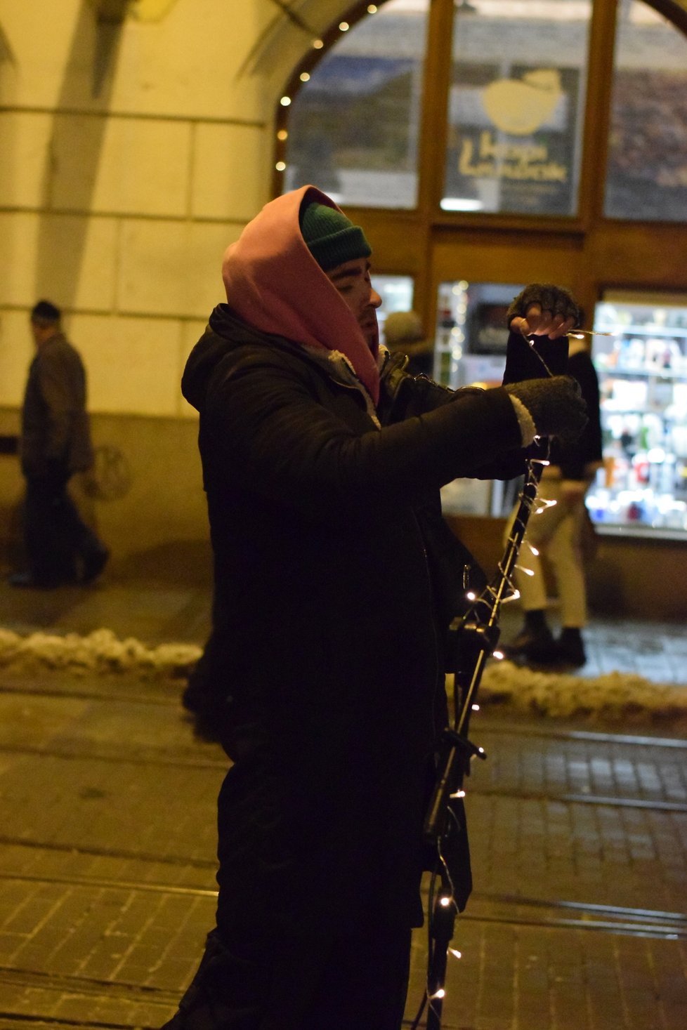 Dokumentarista Tadeáš Daněk natočil pro ČT dokumentární sérii Pickupeři o skupině mužů, kteří na ulici oslovují ženy.
