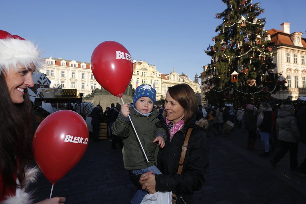 Ježíšek od Blesku měl pro děti připravené i balonky.