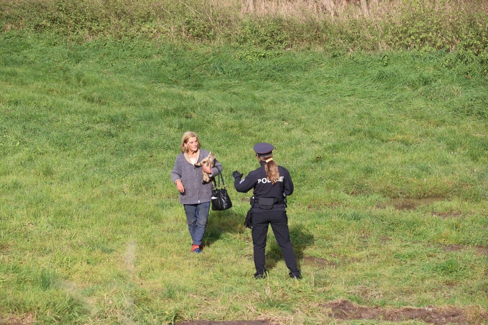 Jedné z koček se Jana Kaprálová odmítala urputně vzdát, zasáhnout musela policie. (25. 10. 2022)