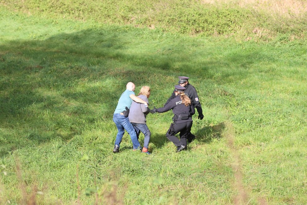 Jedné z koček se Jana Kaprálová odmítala urputně vzdát, zasáhnout musela policie. (25.10.2022)