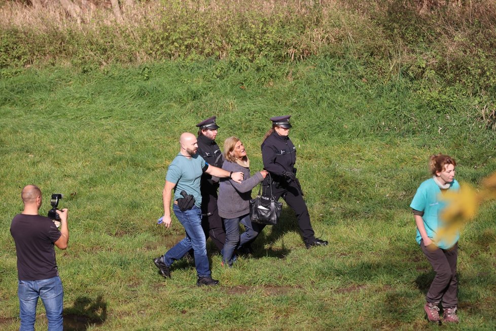 Jedné z koček se Jana Kaprálová odmítala urputně vzdát, zasáhnout musela policie. (25.10.2022)