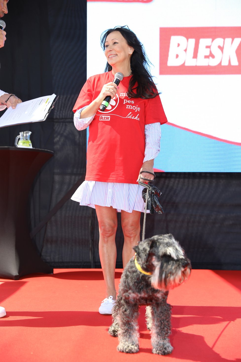Zpěvačka Heidi Janků dorazila na Festival Blesk tlapek s pejskem Edou (3.6.2023)