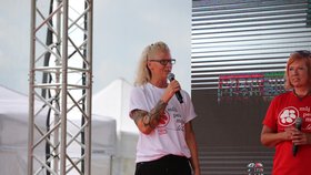 Redaktorka Blesk tlapek Kateřina Lang na zahájení festivalu.