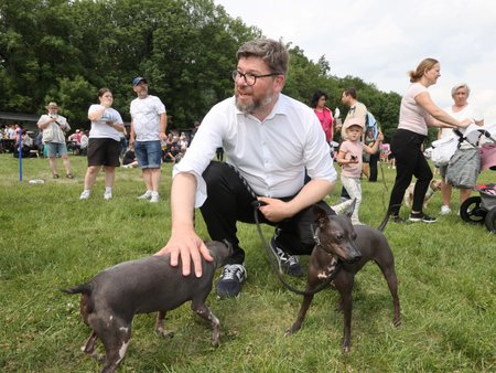 Europoslanec Jiří Pospíšil na loňském festivalu Blesk tlapek