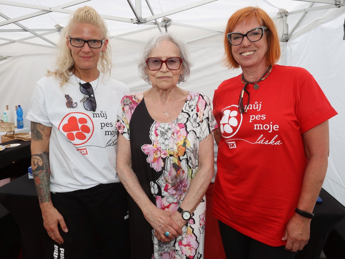 Marta Kubišová s redaktorkami Blesk tlapek Janou Ulrichovou a Kateřinou Lang. 